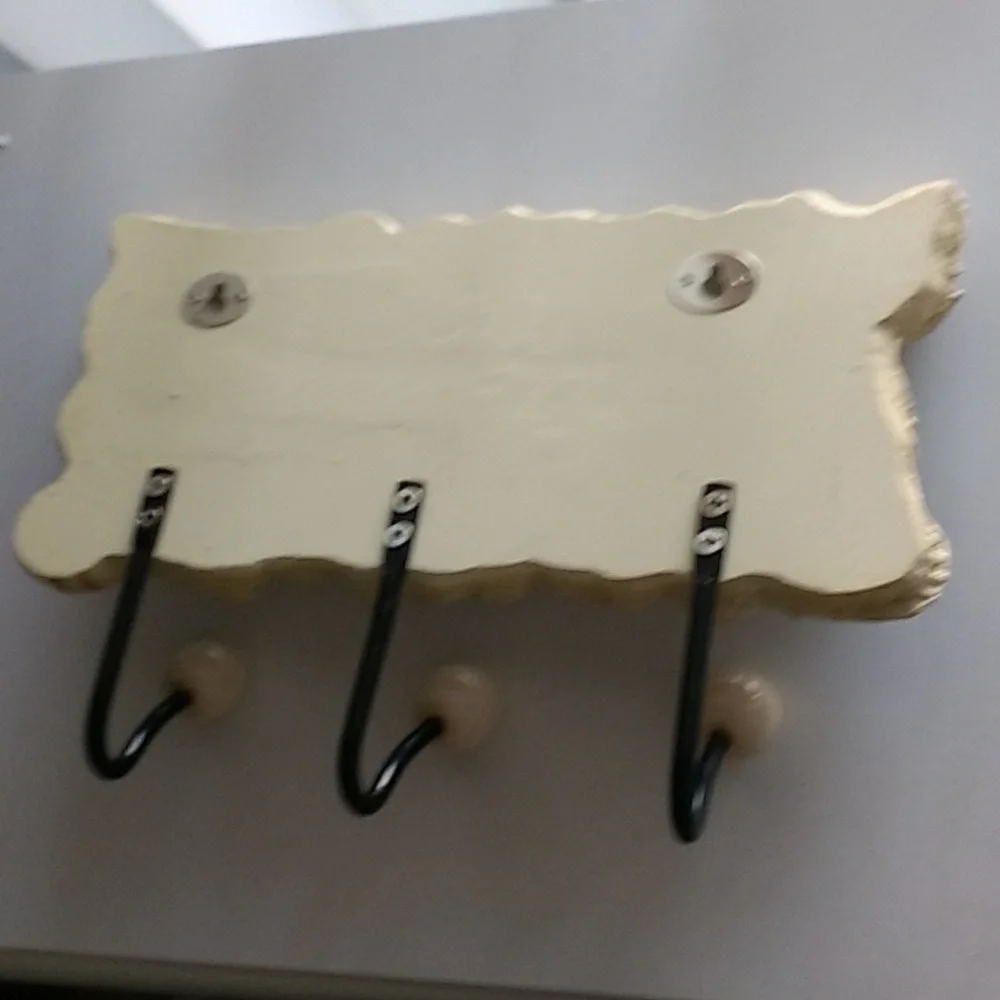 Lovely ceramic plaque with 3 hooks for bedroom or bathroom.